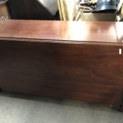 An Early Victorian mahogany drop leaf dinning table. No Reserve.