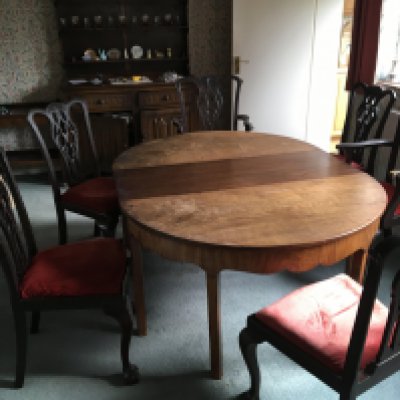 A late George III D end dinning table with six dining chairs. NO RESERVE