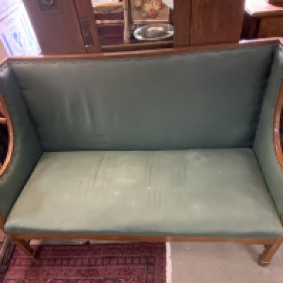 An oak framed arts and crafts upholstered settle. 139cm x 100cm x 60cm