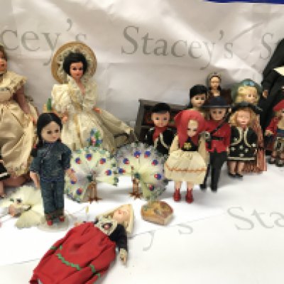 A large collection of various vintage dolls. Postage category C