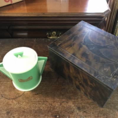 A blue bird tin and an art deco plastic jar. Postage category C- NO RESERVE