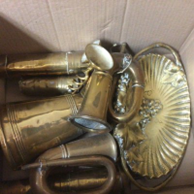 A box containing brassware including two vintage car horns- NO RESERVE