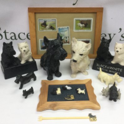 A collection of Black & White Whisky memorabilia. Shipping category D.- NO RESERVE