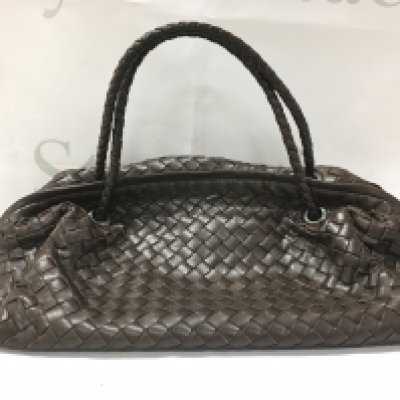 Bottega Veneta Intrecciato Brown leather bag. Postage cat B