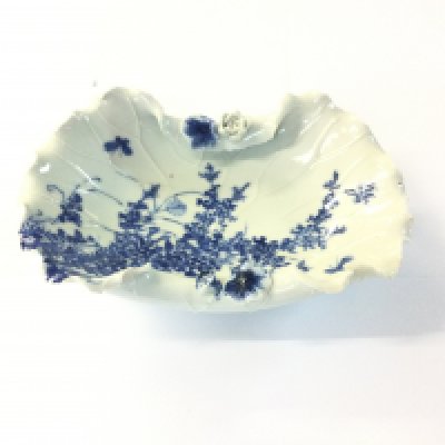 A Japanese blue and white Arita dish made in the late 20th century, 23cm wide.- NO RESERVE