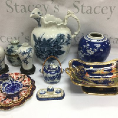 A collection of mainly 20th Century Chinese ceramics. Shipping category D.
