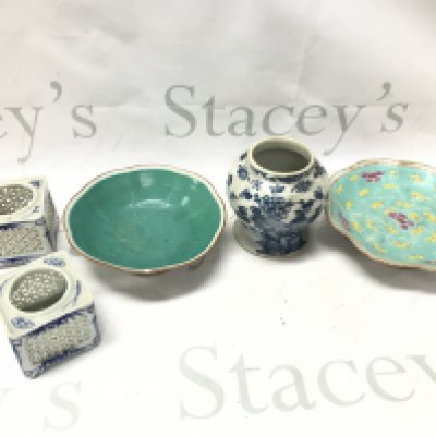 A 19th century Chinese blue and white vase , 10.5cm tall. Famille rose dish and bowl, blue and white pots. this lot cannot be posted