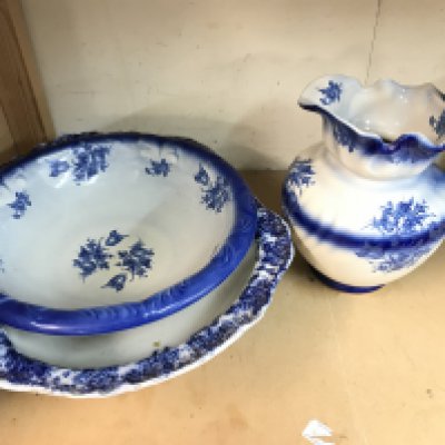 Early 20th century blue and white dishes and jug. No reserve. This lot cannot be posted