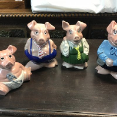 A set of ceramic Wade NatWest piggy moneybanks. This lot cannot be posted NO RESERVE