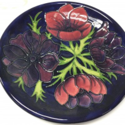 Moorcroft Blue ground Anemone dish, 25.5cm wide. No obvious damage or restoration. Crazing as seen. This lot cannot be posted