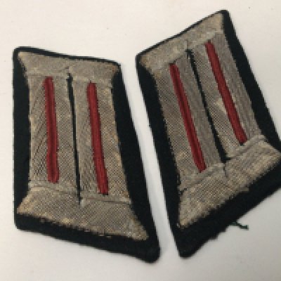 A pair of German II world war original Panzer Artillery Bullion Collar tabs.