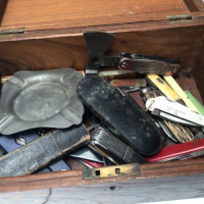 An inlaid box containing Swiss Army type folding knifes advertising Gordon&rsquo;s cork screws and others.