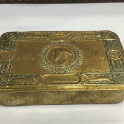 A WW1 Princess Mary tin and various enamel badges and tunic buttons Shipping category B.