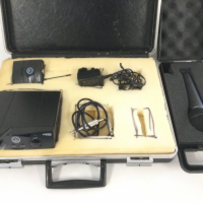 An AKG SR40 mini pro wireless receiver and a Behringer XM8500 microphone (2).