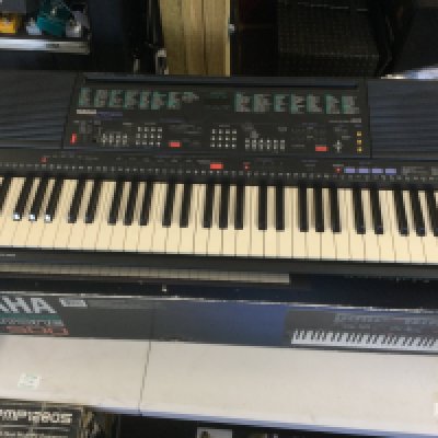 Two Yamaha keyboards comprising a PSR 500 and a PSR SQ16.