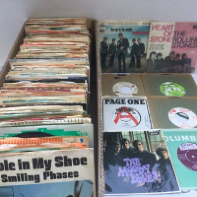 A box and two record cases of 1950s and 60s US and UK 7" singles and EPs by various artists including some promo discs.