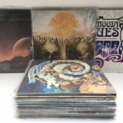 A collection of Moody Blues and related LPs including 180g and original pressings.