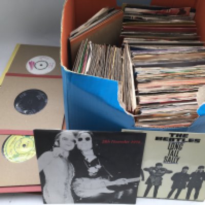 A box of 7 singles and EPs by various artists including The Beatles, David Bowie, Elton John and many more.