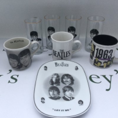 Two boxes of Beatles collector's plates, glasses and other ceramics. Mostly boxed with certificates.