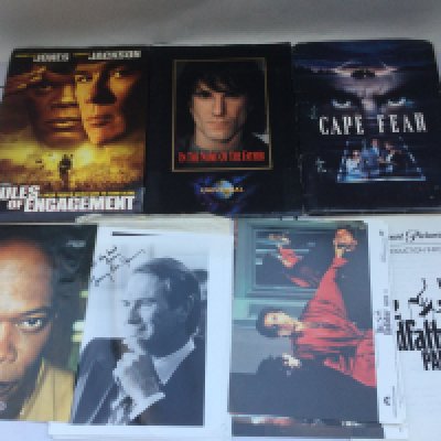 A collection of film memorabilia comprising various press packs and signatures of Samuel L Jackson and Tommy Lee Jones.