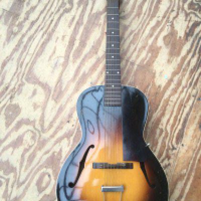 A circa 1930s/40s Gibson archtop guitar. Comes supplied with a hard carry case.