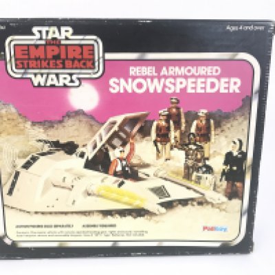 A Boxed Vintage Star Wars Snowspeeder. Perspex Missing from Canopy Cover.
