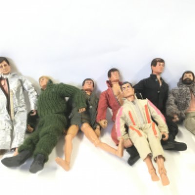 6X Vintage Action Men and 1 Modern. A Collection of Accessories And Vehicles. Ideal for Spare Parts Etc.(2).