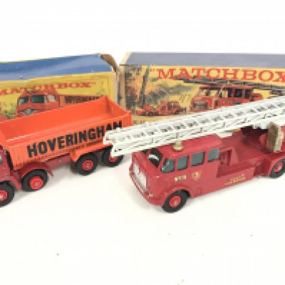 A Boxed Matchbox 8-Wheel Tipper Truck #K-1 and a King Size Merryweather Fire Engine #K-15.
