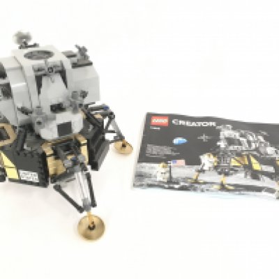 A Lego Creator NASA Apollo 11 Lunar Lander. With Manual. Base and Figures Missing. No Box. NO RESERVE