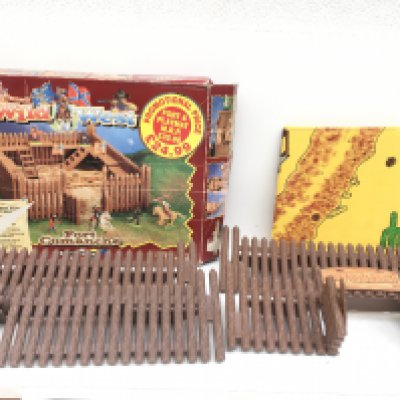 A boxed Britains FORT COMANCHE. Includes playmate. No figures. Some damage to one wall section. NO RESERVE
