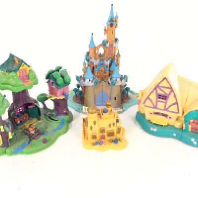 A box containing Disney Polly Pockets. Winnie the Pooh 100 acres. Cinderella Castle. Aladdin̢&#2013266057&#2013265922&#2013266146s house. snow Whites house.