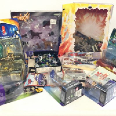 A Boxed Prime evil set. Also a small box of painted War Hammer figures. A Boxed Spixx set of dogs. 2 lost in space figures. 3 Disney Pixar figures and 2 sealed Cars models.