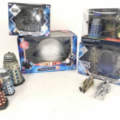 A collection of Dr Who action figures and incomplete boxed toys. Includes The Sontaran Experiment..The First Doctor..The Jungles of Mechanus etc.
