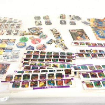 A collection of Dr Who pieces including Chad Valley picture slides for Give A Show..weetabix stand up card figures..badges and cards