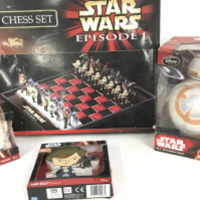 A Collection of Modern Star Wars Items. Including a Episode 1 Chess Set. A BB-8 Asromech Droid. A Han Solo 3D Deco Light. And a R2-D2 Desktop Vacuum.(4).