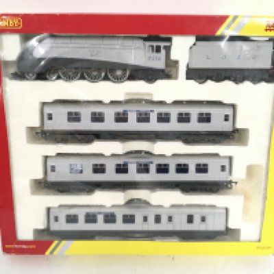 A Boxed Hornby 00 Gauge Silver Jubilee Pack.DCC #R3174