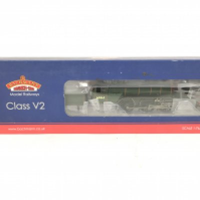 A Boxed Bachmann 00 Gauge class V2 Locomotive. DCC #31-565.