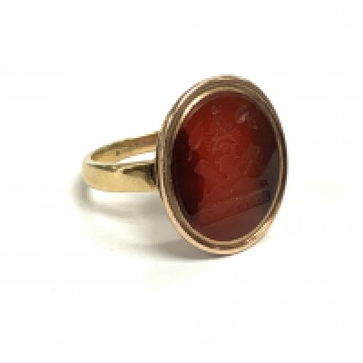 A 9ct Gold & Carnelian Carved Intaglio Ring with Masonic symbols. 8.69g, Size S.