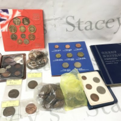 A small collection of British coinage including pennies KM and Heaton mint 1919 issue , 2003 British uncirculated coin collection etc . Postage category B
