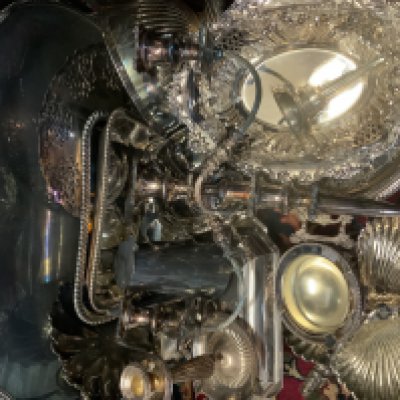 A large collection of silver plated items. (D)