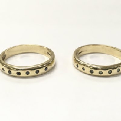 Two 9ct stone set bands, size O, total weight 6.2g .postage category A