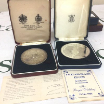 A Sterling Silver &#201326627525 coin The Royal Wedding 1986 and a limited edition Sterling Silver limited edition Medallion (2)