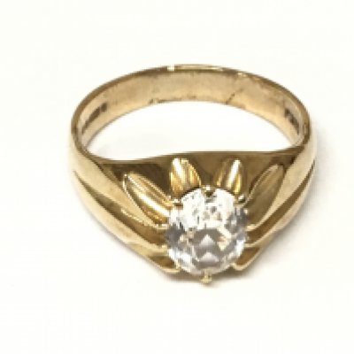 A gents 9ct gold ring set with a large white stone. 5.60g and size U