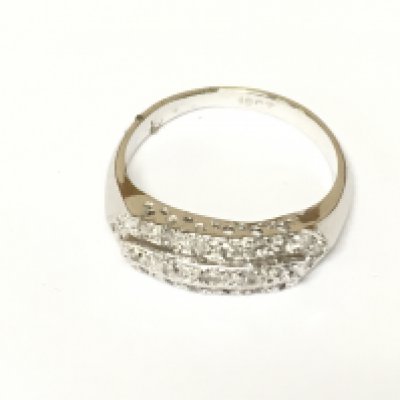 An 18ct white gold ring set with diamonds. Size N 1/2 and 4g