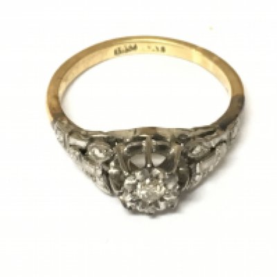 An 18ct gold and platinum ring set with diamonds. Size O and 3.35g