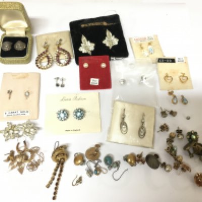 A collection of assorted earrings including a number of gold examples. Postage B