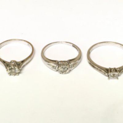 Three 9ct white gold diamond solitaire rings. Approximately 6.3g and sizes N and S