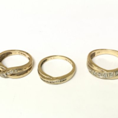 Three 9ct gold crossover diamond rings. Approximately 5.8g sizes E G and K