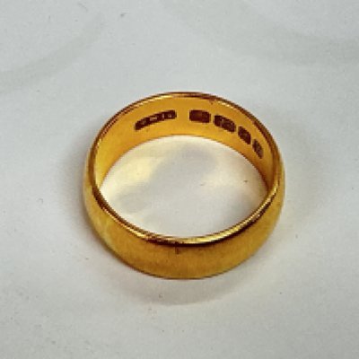 a 22ct plain wedding band, approx weight 7.70 grams. Approx size O.