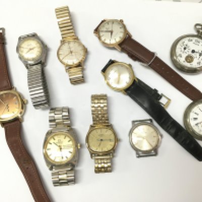 A Collection of vintage Gents watches , some seen working. Postage category A
